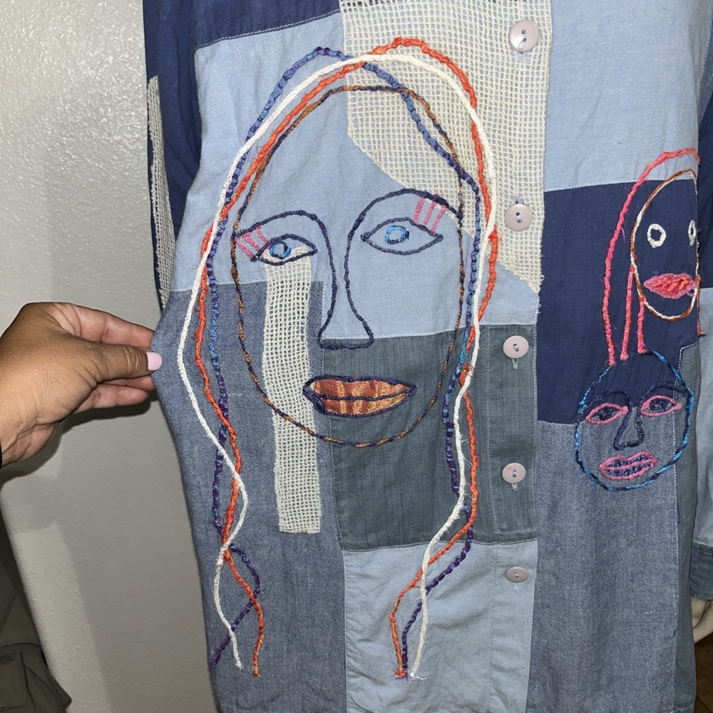 VTG Spirit by Sandy Starkman Blue Block Pattern Shirt Wearable Art Faces Sz Med - Picture 5 of 15